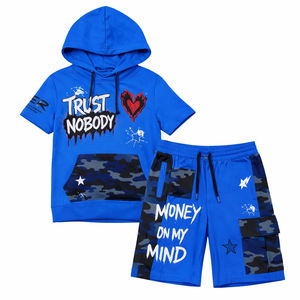 Conjunto de Sudadera con Capucha y Pantalones Cortos para Niños, Color Verde Lima, Estilo Urbano, Sudadera de Manga Corta, Pantalones Cortos Tipo Cargo con Estampado de Camuflaje - Product Image 2