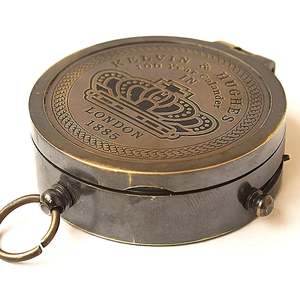 Brújula de Latón Vintage con Acabado Antiguo y Calendario de 100 Años, Inspirada en Kelvin Hughes, Brújula Náutica Decorativa - Product Image 3