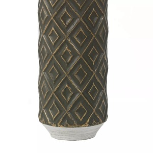 Vase de table géométrique moderne en métal, fait main, décoratif, noir avec accents dorés, pour les créateurs de tendances - Product Image 2