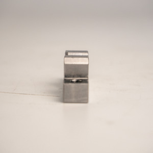 AMT Vina propose des prix compétitifs et fournit des services de fraisage CNC pour les pièces cylindriques en acier inoxydable. - Product Image 4