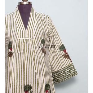 Robe longue en coton 100% faite à la main pour femme, imprimé floral artisanal, style décontracté chic, idéale pour les fêtes, tenue de demoiselle d'honneur, coupe midi trapèze - Product Image 2