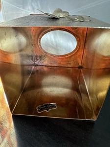 Boîte à mouchoirs en métal plaqué or de style vintage avec accents papillon, support décoratif pour salon et chambre d'hôtes - Product Image 4