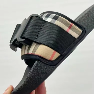 รองเท้าแตะหนังแท้สำหรับผู้ชายและผู้หญิง ดีไซน์ทันสมัย กันน้ำ ระบายอากาศได้ดี และกันลื่น เหมาะสำหรับใส่ในบ้าน - Product Image 4