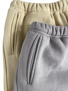 Pantalones Cortos Deportivos para Mujer con Logotipo Personalizado, 100% Algodón Felpa, Cintura Alta, 220g, Suaves, con Bolsillos, Estilo Cargo - Product Image 3