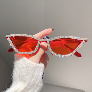 Lunettes de soleil triangulaires œil-de-chat serties de diamants, style influenceur unique, mode européenne et américaine, pour clubbing, avec cristaux étincelants - Product Image 4