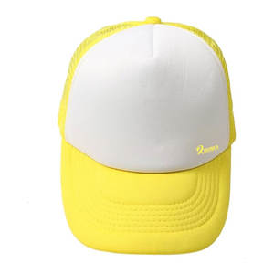 Casquettes de camionneur unisexes tendance avec visière incurvée et panneaux en maille pour un style décontracté et les activités de plein air - Product Image 1