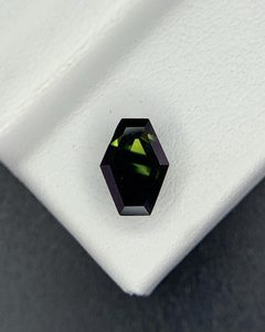Saphir naturel de forme fantaisie gris 2,00 carats certifié par un tiers, pierre précieuse en vrac pour la fabrication de bijoux, fournisseur en gros ZUBEDA - Product Image 5