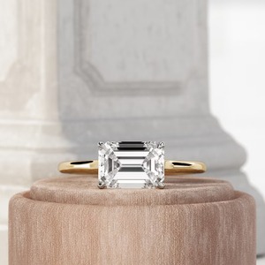 Bague de fiançailles tendance en or jaune avec diamant de laboratoire taille émeraude, solitaire, certifié IGI, options 14k/18k pour femme - Product Image 5
