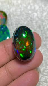 Opale noire d'Éthiopie naturelle, cabochon ovale, pierre précieuse en vrac, effet de jeu de couleurs, pour la fabrication de bijoux - Product Image 3