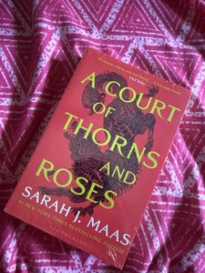 Cour de roses et d'épines de Sarah J. Maas, livre de fantasy et de romance en édition brochée - Product Image 2