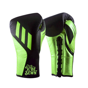 Guantes de Boxeo Metálicos Dorados con Cordones y Logotipo Personalizado OEM - Equipo de Combate Profesional, Logotipo Personalizado y Fabricación al por Mayor - Product Image 3