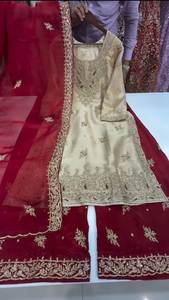 Anarkali Salwar Kameez en tissu de soie élégant et très demandé, avec un magnifique design de col, idéal pour les mariages et les fêtes, pour les mariées ou les femmes. - Product Image 2