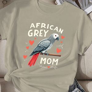 Camiseta cómoda para mujer con ilustración de loro gris africano - Product Image 1