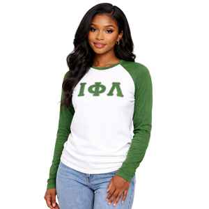 Chemise à manches longues raglan blanche Iota Phi Lambda Sorority avec manches vert émeraude, vêtement à lettres grecques, haut décontracté pour femme, qualité supérieure - Product Image 3