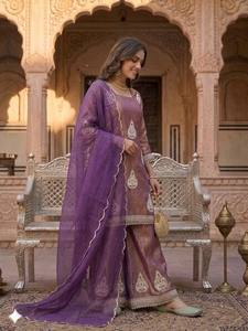 Conjunto de Graduación para Mujer de Diseñador: Top, Pantalón Plazzo y Dupatta de Seda Pesada Fendi Moderna - Product Image 2