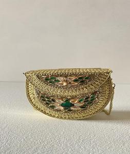Elegante mini bolso clutch con adornos Kundan y finos detalles, ideal para bodas, bolso de mano metálico de F S International. - Product Image 1
