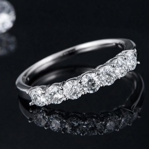 Anillo de Lujo de Media Eternidad con Moissanita Redonda de 3.50 mm y Engaste Compartido, Chapado en Rodio Blanco, para Mujer, Regalo para Fiesta - Product Image 2