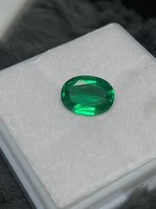 Pierre précieuse naturelle vert émeraude, taille ovale, pour la fabrication de bijoux - Product Image 1