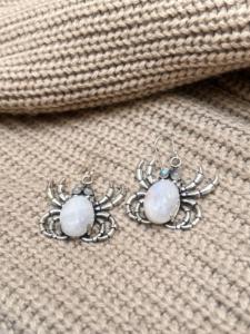 ต่างหูมูนสโตนรูปแมงมุม สไตล์โกธิคสำหรับผู้หญิง ทำจากทองเหลืองเคลือบเงินออกซิไดซ์ ลายสัตว์ [ขายส่ง/OEM/ODM] - Product Image 4