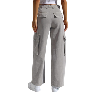 Pantalon cargo ample gris argenté contemporain à jambe large, taille haute, en sergé de coton, finition douce, mouvement facile, multi-poches, pour femme - Product Image 2