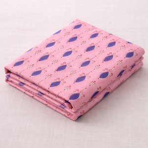 Tissu en coton imprimé rose à motif floral, doux et respirant, pour vêtements féminins, tissu pour robe Kurti, tissu pour couture artisanale - Product Image 1