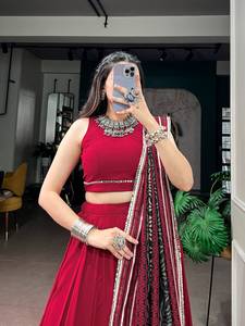 Ensemble Lehenga et Choli en Rayonne Bleu Marine pour Femme avec Dentelle Miroir Embossée, Dupatta Imprimé Vert Longueur Ras du Sol, Protection Solaire - Product Image 3