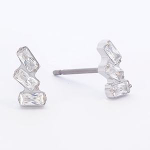 패션 쥬얼리 Astm F136 티타늄 3 사다리꼴 <span class=keywords><strong>CZ</strong></span> G23 티타늄 스터드 귀걸이 - Product Image 1