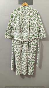 Bata Larga de Invierno para Mujer, 100% Algodón, Suave, con Estampado de Hojas Verdes, Sin Cuello, Manga Larga, Cierre con Cordón, Ropa de Dormir Informal - Product Image 3