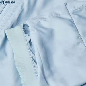 Chaqueta y Pantalones Impermeables Reflectantes Industriales AquaGuard Max, Casuales, Sólidos, Ligeros, Resistentes al Viento, 100% Poliéster - Product Image 4