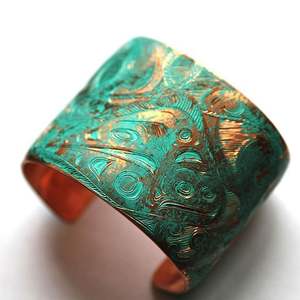 Accesorios de Moda Artesanales Vintage de Latón y Cobre con Cristal Antiguo - Elegantes Gemelos y Brazaletes - Product Image 1