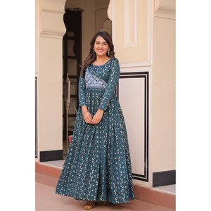 Hermoso Vestido de Algodón con Trabajo de Tejido para un Look Festivo - Product Image 1