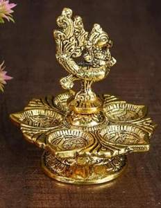 Panch de latón Arti Diya con pavo real - Product Image 3