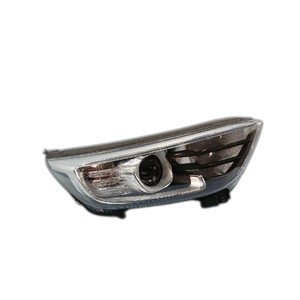 Phare avant droit halogène Stonic YB CUV d'occasion 2017-2020 8P 92102H8400 - Product Image 1