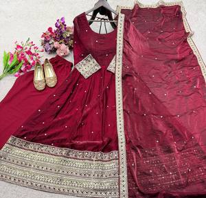 Conjunto de Seda Satinada con Bordado y Lentejuelas de 3/5 mm, Incluye Vestido, Pantalón y Dupatta, Completamente Cosido - Product Image 5