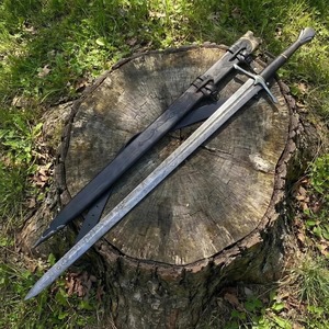 Espada Vikinga de Acero de Damasco con Hoja Recta, Empuñadura de Cuero y Madera, Grado Industrial, Hoja Única, 78cm, Grosor de Hoja de 0.6mm, OEM, para Exteriores - Product Image 1