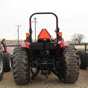 Le tracteur agricole Case IH Farmall 60A, un compagnon agricole robuste et performant, assure un fonctionnement fluide par des conditions de terrain variées. - Product Image 1