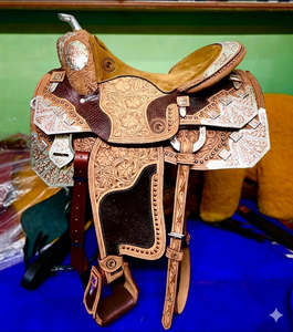Silla de montar western de cuero hecha a mano con detalles plateados y grabado floral, equipo ecuestre premium - Product Image 2