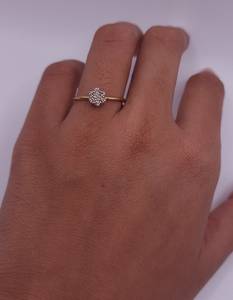 Anillo de Diamantes Cultivados en Laboratorio de 0.21 CT en Oro de 18K |   Anillo de Boda con Elegante Diseño Floral, Certificado por IGI |   Joyería nupcial de moda - Product Image 2