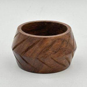 Anillo de servilleta de madera de alta gama, ideal para entornos de hostelería de lujo y eventos de primera clase. - Product Image 3