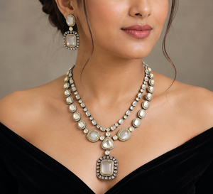 Ensemble de colliers superposés vintage en laiton couleur or, bijoux fantaisie avec pendentif double pierre et boucles d'oreilles pour fêtes et mariages - Product Image 2