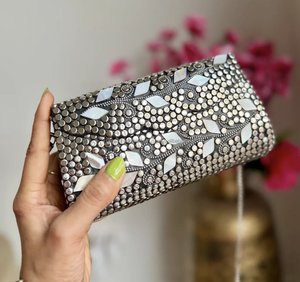 กระเป๋าเจ้าสาวสไตล์อินเดียสำหรับผู้หญิงกระเป๋าคลัทช์ประดับหินเคลือบสีเงินทำด้วยมือ - Product Image 4