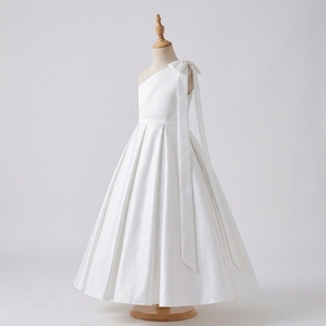 Vestido de niña de las flores Seraphina Ivory de un solo hombro, elegante vestido de satén de princesa para fiesta de bodas para niñas, fabricante OEM ODM - Product Image 2