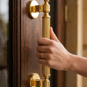 Poignée de porte d'entrée Pollux en laiton massif plaqué or, durable |   Poignée de tirage architecturale pour usage hôtelier, intérieur moderne - Product Image 5