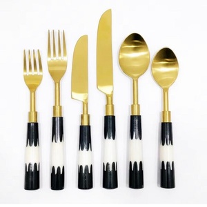 Couverts de luxe indiens faits à la main avec manche perlé en résine, vaisselle glamour, ensemble de couverts plaqués or pour événements de mariage - Product Image 3