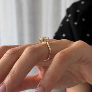 Anillo de Tres Piedras con Diamantes Cultivados en Laboratorio de 2 Quilates, Ovalados y de Media Luna, Anillo de Compromiso de Oro de 14k con Tres Piedras Ovaladas, Certificado IGI - Product Image 6