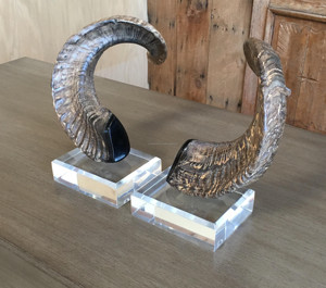 Cuerno de carnero decorativo Shofar Color Natural Base acrílica de alta calidad para decoración del hogar Artesanía Cuerno de carnero natural Cuerno de oveja - Product Image 3