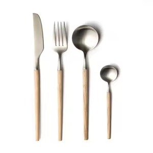 Ensemble de couverts minimalistes avec manches en bois, couverts en acier inoxydable, compatibles lave-vaisselle, vaisselle de mariage - Product Image 1