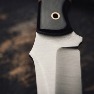 Couteau de chasse à lame fixe, manche en bois de rose, contrefort en résine noire, broche en laiton avec étui en cuir travaillé, vente en gros, B2B, OEM - Product Image 2