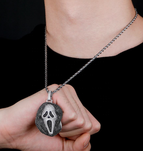 Collier pendentif en moissanite noir et blanc avec breloque crâne en forme de glaçon pour le streetwear - Product Image 4