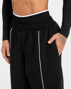 Ensemble de survêtement personnalisé pour homme, noir, coupe oversize, avec détails contrastants, en molleton de coton de qualité supérieure, comprenant un sweat à capuche et un pantalon de survêtement à jambes larges, OEM - Product Image 5